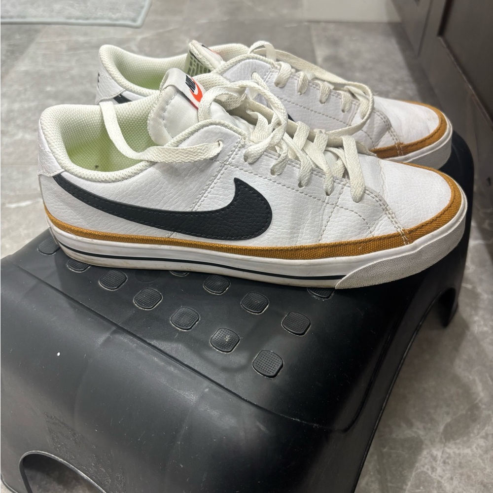 Nike White and Black woMen's Shoes